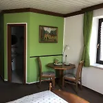 Bennelliebschaenke 招待所 3*